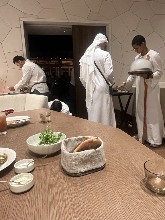 激レア！大阪関西万博サウジアラビア館のレストランIRTH ピンバッジ 非売品 大阪・関西万博】サウジアラビアレストラン「IRTH」完全攻略