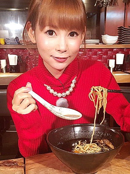 有名人とラーメン 中川翔子 中川翔子 ラーメン しょこたん つけものいしのラーメンブログ 今日のホームラン