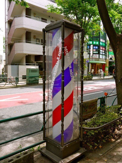 床屋のカラフルなくるくる看板 つくしの小さなカフェのものがたり