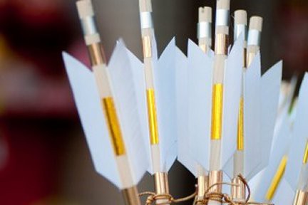 白羽の矢が立つ 花は色 人は心 La Ahava