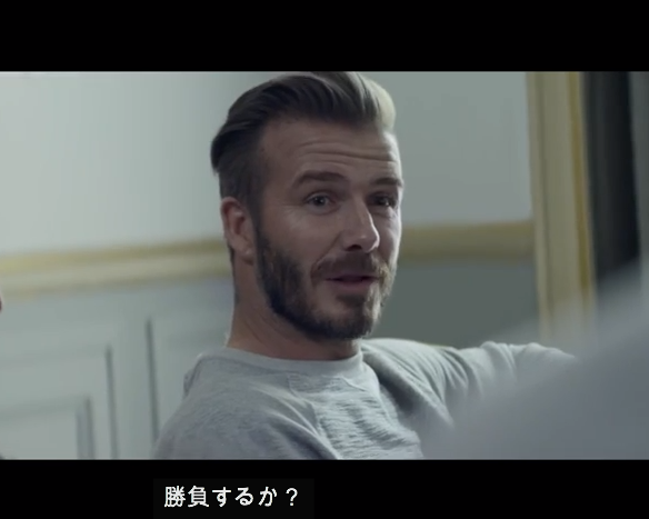 黒のデニムにスウェット 黄色のアディダスのデビッド ベッカム動画 メンズセレブファッションニュース