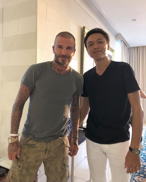 迷彩パンツのデビッド ベッカム ファンとの２ショット メンズセレブファッションニュース