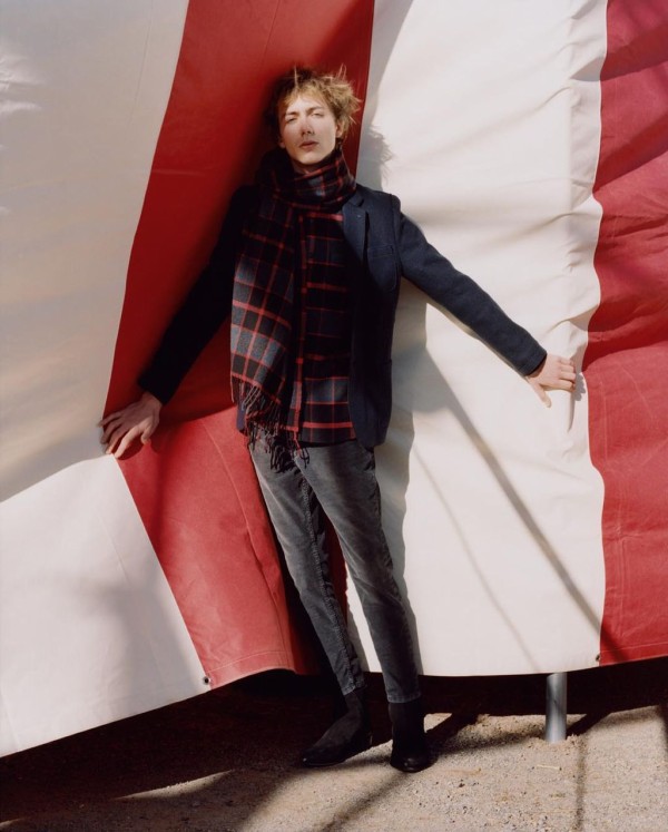 ジャケパンにロングマフラーがかっこいいヒューゴ ボス メンズセレブファッションニュース