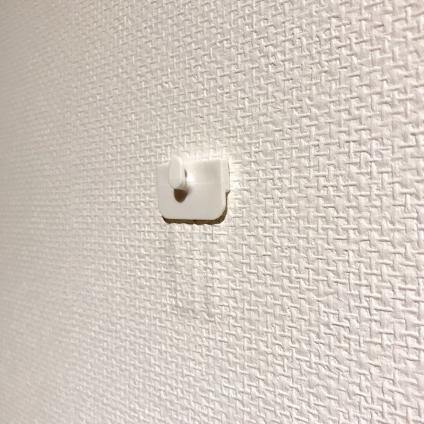 サンサンフーさんの壁紙ピンでコンクリート壁にフックをつける方法 Tsutsumiのblog