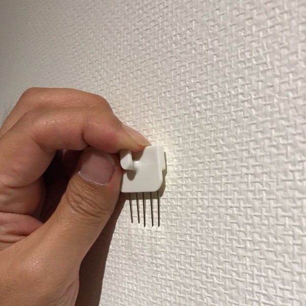 サンサンフーさんの壁紙ピンでコンクリート壁にフックをつける方法 Tsutsumiのblog