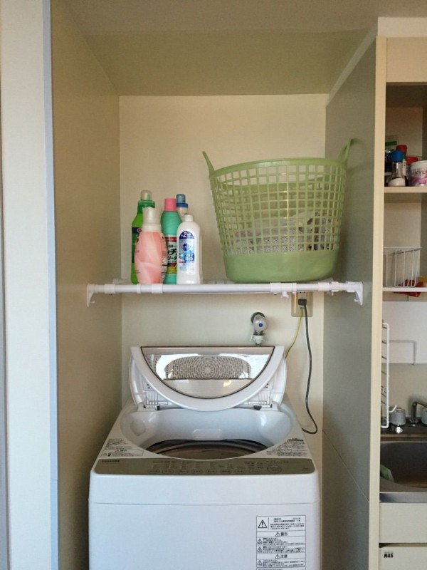 突っ張りの棚をプラダンでオシャレ に洗濯機周りをdiy Tsutsumiのblog