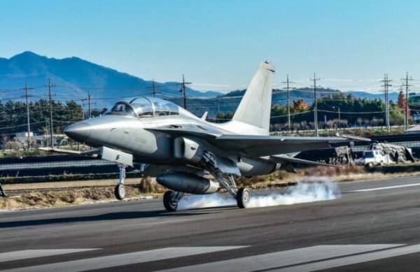 カナダのテストパイロット養成学校が韓国製の軽攻撃機 Fa 50 を導入 楽しい南トンスランド