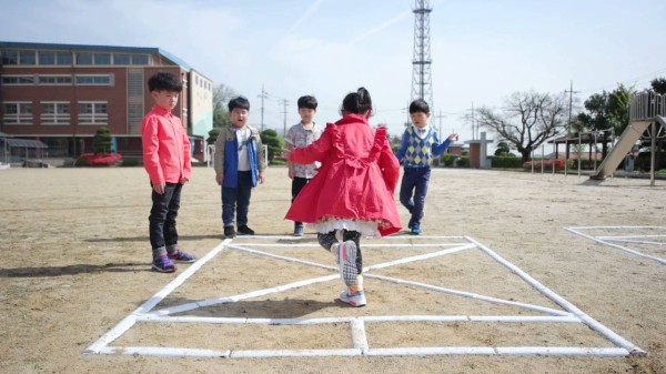 純朴に暮らしてきた我が先祖の精神を蝕む日本の遊び サバンチギ 石けり 楽しい南トンスランド