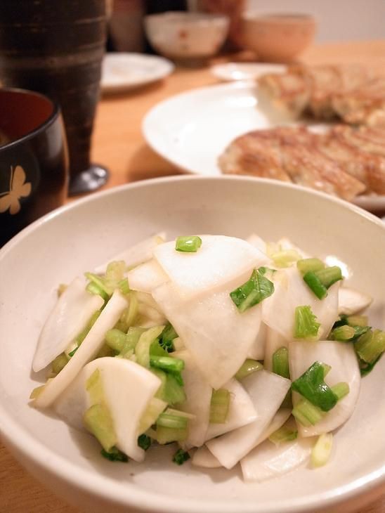 冷蔵庫にあったらうれしい かぶとかぶの葉の塩もみ ビストロパパ パパ料理のススメ