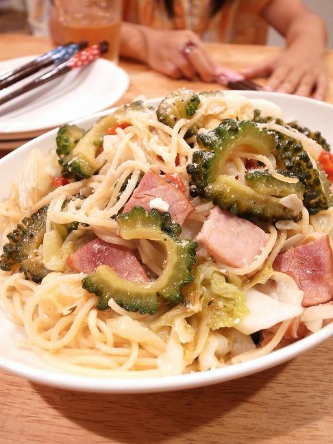 夏の終わりのゴーヤとベーコンのパスタ 9月9日 日 富士見市鶴瀬でパパ子料理教室 ビストロパパ パパ料理のススメ