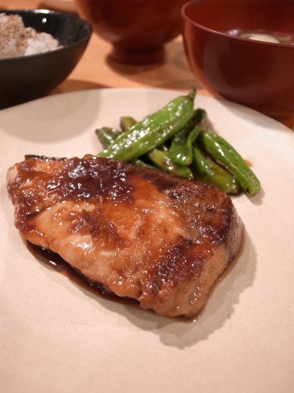 背側が好き 天然ぶりの照り焼き ししとう添え 11月22日 土 青森県三沢市でパパ子料理教室 講演 ビストロパパ パパ料理のススメ