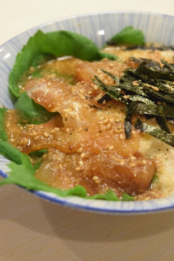 煮きりみりんと醤油で 鯛の漬け丼 山芋といっしょでボリュームアップ お茶漬けにしてもいいなあ ビストロパパ パパ料理のススメ