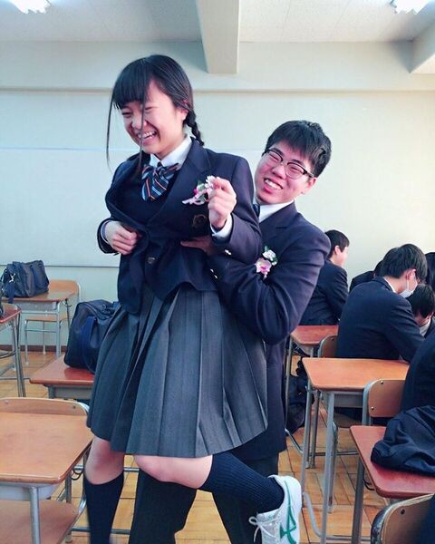 悲報 Jc女の子 罰ゲームでチー牛の膝に座らされてしまうwww ていへん 悲報 Jc女の子 罰ゲームでチー牛の膝に座らされてしまうwww ていへん