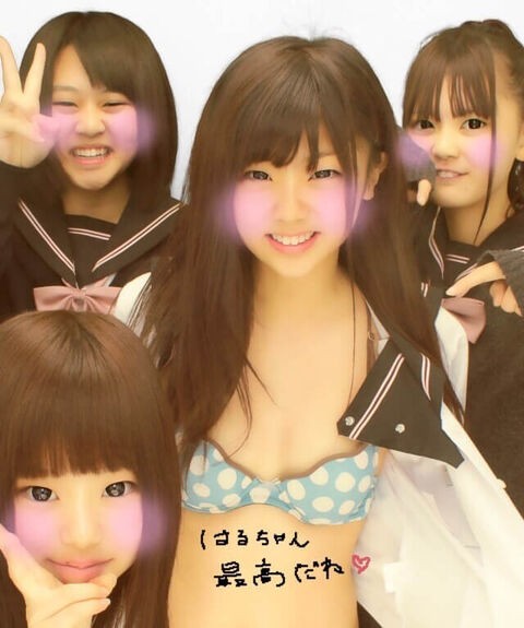 女子中学生さんいじめで脱がされてプリクラを撮らされてしまう ていへん