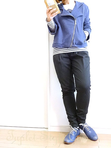 今日の通勤服 スエット生地のライダースとデニム色ドレスシューズ タプレ ファッションブログ 40代 50代の洋服選び 毎日がお洒落曜日