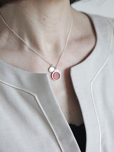 首の皺を隠すおしゃれアイテム ネックレスを味方に付ける タプレ ファッションブログ 40代 50代の洋服選び 毎日がお洒落曜日