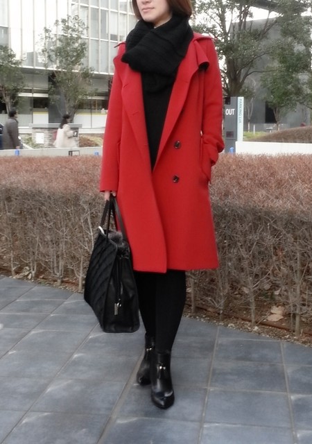 今日の休日服 真っ赤なコートと黒いワンピース タプレ ファッションブログ 40代 50代の洋服選び 毎日がお洒落曜日