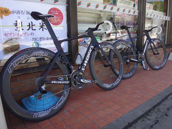 Disc化とスルーアクスル化のSPECIALIZED VENGE VIAS 2017年