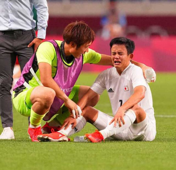 サッカー男子 動画あり 久保建英 号泣 東京五輪 メキシコに完敗 熱い気持ちが伝わる号泣動画をご覧ください 情報てんこもりチャンネル