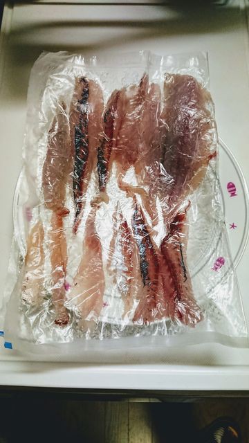 アジのお刺身をピチットシートに包んでジュルリ 職人の味に近づけるのか検証 ルアーフィッシングジャーナル