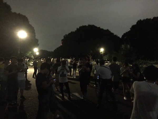 ポケモンgo 深夜 日本各地の公園がガチ勢トレーナーでお祭り騒ぎにｗｗｗ アニメちょいまとめ