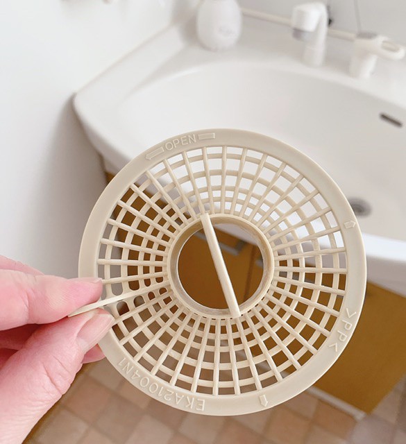 ダイソーの くるっとキャッチ Vs セリアの Toruno お風呂の排水口キャップ髪の毛対策 うちごもりｄｉａｒｙ Powered By ライブドアブログ