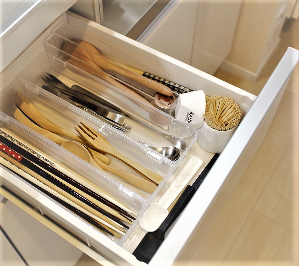 カトラリー収納は暫定的 セリア の３連結ケースで整理してやっとスタートラインに立てました うちごもりｄｉａｒｙ Powered By ライブドアブログ