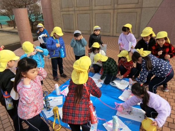 きつね組 おおかみ組 凧揚げ大会 うちはらスワン保育園ブログ