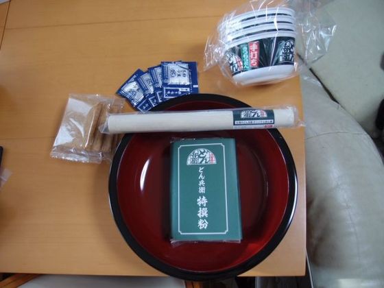 レア　日清　どん兵衛　手打ち　うどん　セット　未使用　こね鉢　めん棒 日清どん兵衛：手打ちうどんセット : 播磨と摂津の境目から