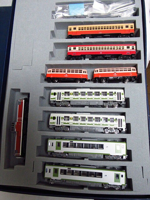 nゲージ用ディスプレイジオラマ　 非電化のローカル線駅 Nゲージジオラマ、保線区車両と非電化ローカル駅、完成です