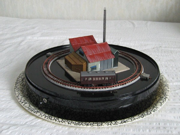 Nゲージ 鉄道模型 円形レイアウト 盆ジオ1号…小さな工場があるNゲージミニレイアウト : 片腕な模型鉄の日々