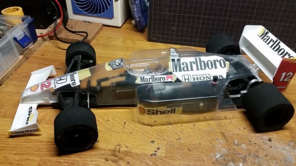 f103 1/10 ラジコン マクラーレン mp4/4 +ヘルメット f103 1/10 ラジコン マクラーレン mp4/4 +ヘルメット
