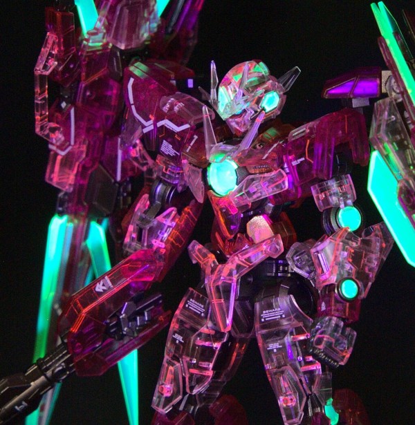 RG 見つめる ダブルオークアンタフルセイバー【トランザムクリア】