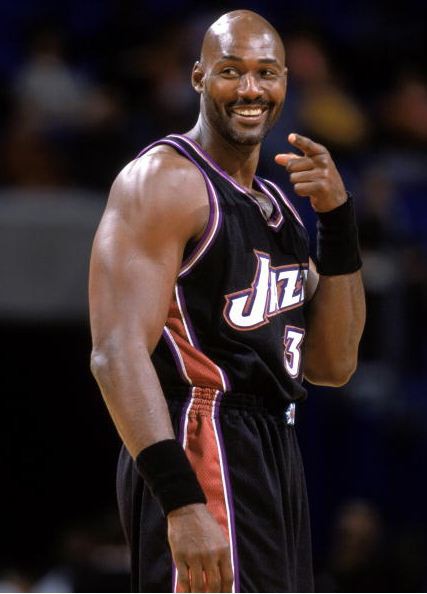 画像】クロスボウで熊を狩るカール・マローン : NBA ネタブログ