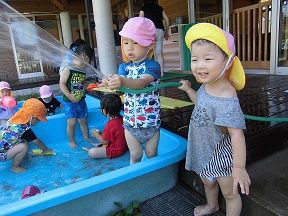 夏だ プールだ 水遊びだ 梅の里保育園写真日記