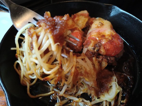 新栄町にある 居食家あかれんが で トマトととろけるチーズの情熱ハンバーグ定食 食べてみた しばた通信 新潟県新発田市の地域情報サイト