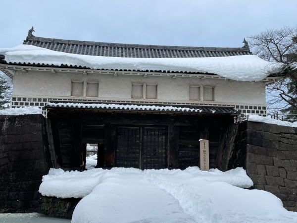 今だけの景色！新発田城周辺が一面の銀世界に！冬の『新発田城』見に
