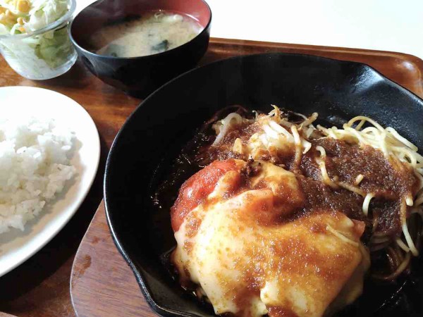 新栄町にある 居食家あかれんが で トマトととろけるチーズの情熱ハンバーグ定食 食べてみた しばた通信 新潟県新発田市の地域情報サイト 新栄町にある 居食家あかれんが で トマトととろけるチーズの情熱ハンバーグ定食 食べてみた しばた通信 新潟県新発田市の地域情報サイト