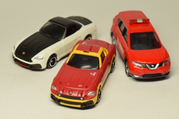 ixo アバルト 124スパイダー 1/43 ミニカー　おまけ トミカ 付き ixo アバルト 124スパイダー 1/43 ミニカー おまけ トミカ 付き