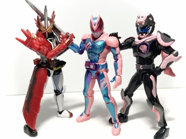 S.H.Figuarts 仮面ライダーゼロワン、セイバー、リバイス 仮面ライダーセイバー、リバイス 装動 仮面ライダー