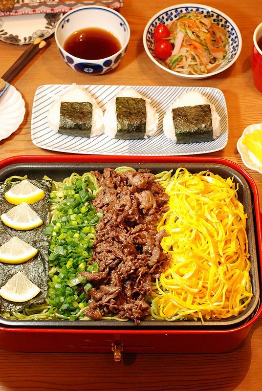 ホットプレートで瓦そばを食べました 画伯の卒業制作 うさぎ食堂へようこそ Powered By ライブドアブログ