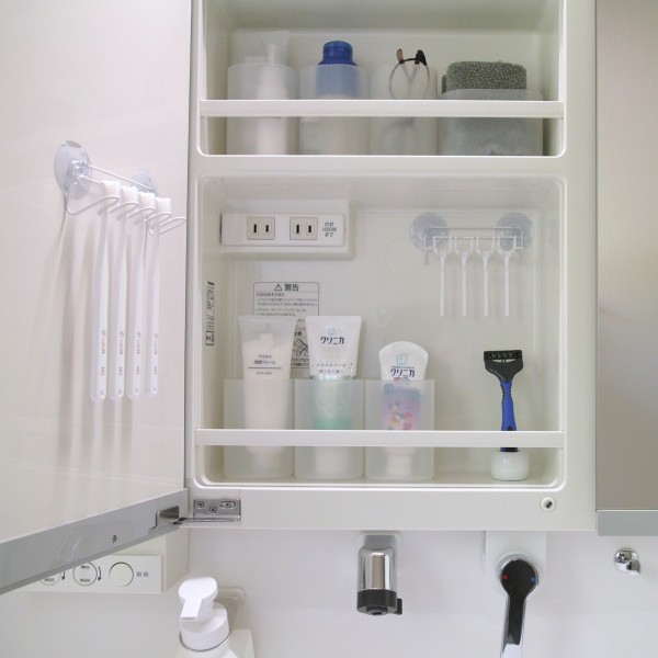 100均 グッズで 歯ブラシを吊り下げ収納 洗面台の鏡裏を有効利用 Usagi Works Powered By ライブドアブログ