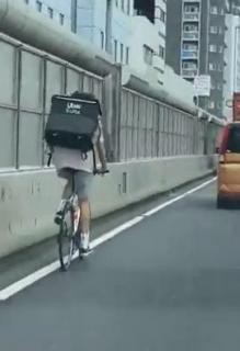 ウーバーイーツ配達員が自転車で首都高爆走 : ニュース速報ありのけつ
