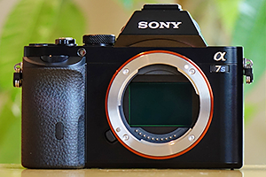 届いてすぐ使えるセットSONY α300❤️旅行・日常に最適な本格一眼❤️ Amazon | SONY デジタル一眼レフカメラ α300 18-70レンズキット