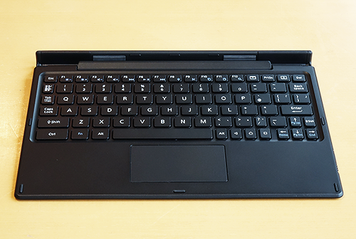 Xperia Z4 Tablet専用 Bluetoothキーボード「BKB50」とドッキングで 