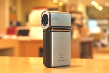世界最小・最軽量のハイビジョンカメラ「HDR-TG1」をレビュー