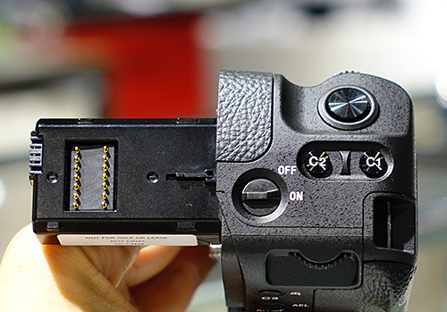 今回はかなり使える！「α7 II」専用 縦位置グリップ「VG-C2EM」 外観