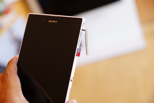 SIMフリー版「Xperia Z Ultra」がやってきた!「Xperia Z」のSIM SIMフリー版「Xperia Z Ultra」がやってきた!「Xperia Z」のSIM