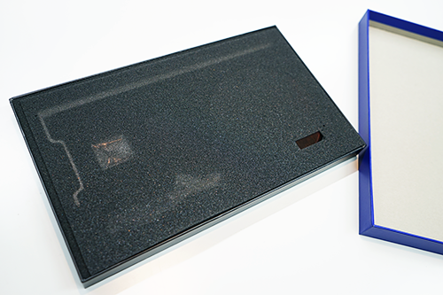 Deff製のヘッドホンスタンド「DST-HP1AW」の開梱・外観レビューだ