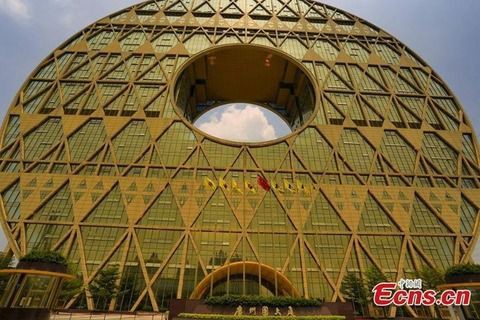 画像 中国で世界最大の黄金の超巨大円形建築物が完成 バリアス速報 画像 中国で世界最大の黄金の超巨大円形建築物が完成 バリアス速報